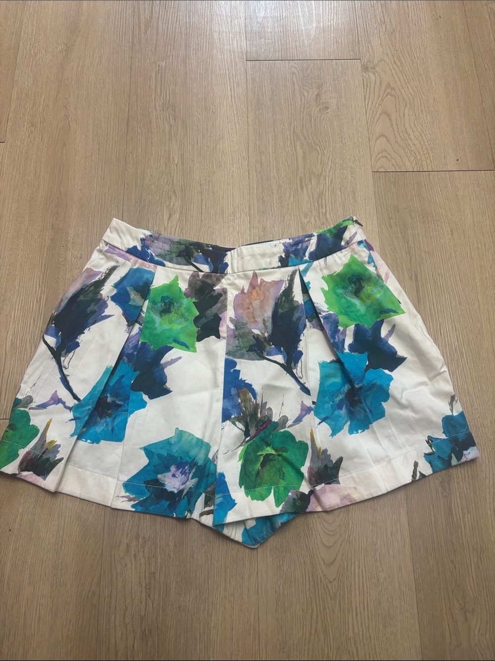 Zara White Floral Pleated Women’s Shorts with Blue & Green Print